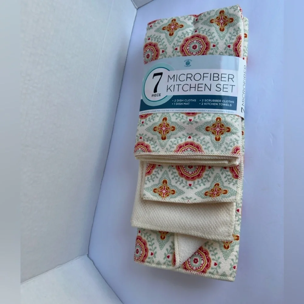 7 piece Microfiber Kitchen Set with Red and Orange Pattern
